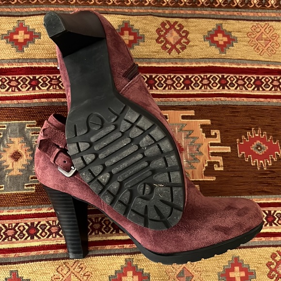 White Mountain Suede Bordeaux Ankle Booties. #8. - Picture 7 of 12